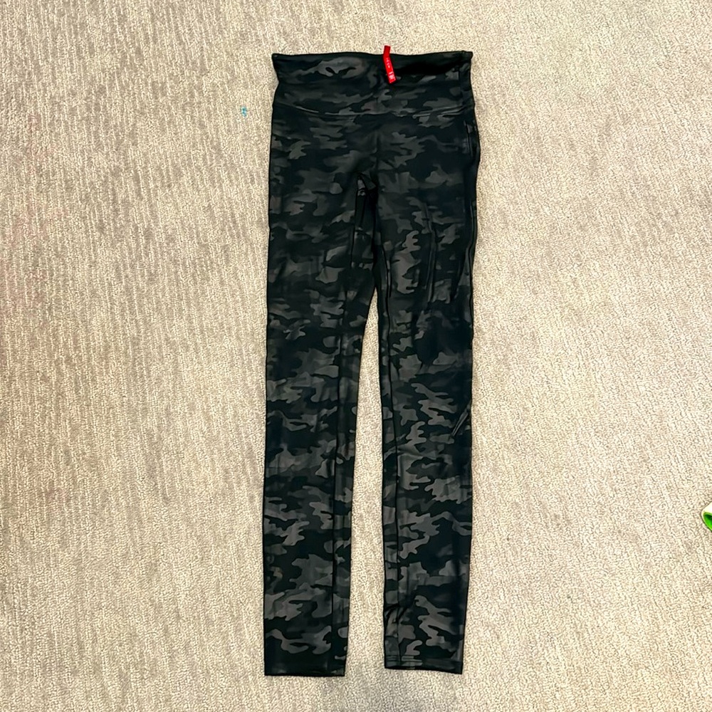 Spanx - camo leggings size small